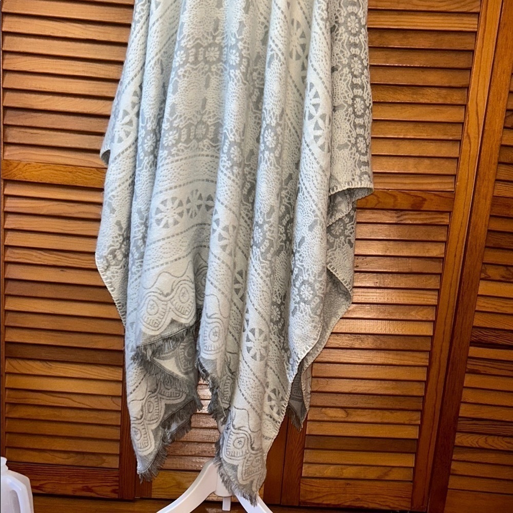 Signature Collection Elegant Gray Patterned Shawl - image 6